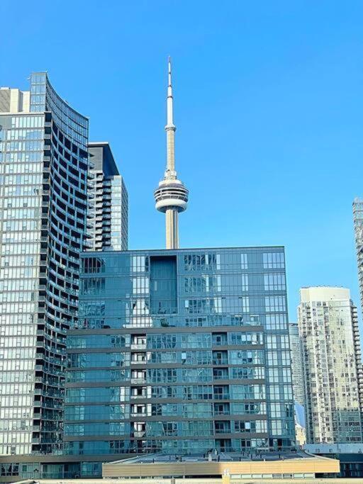 Stunning Luxurious Lakeview Condo By Cn Tower Toronto Exterior photo